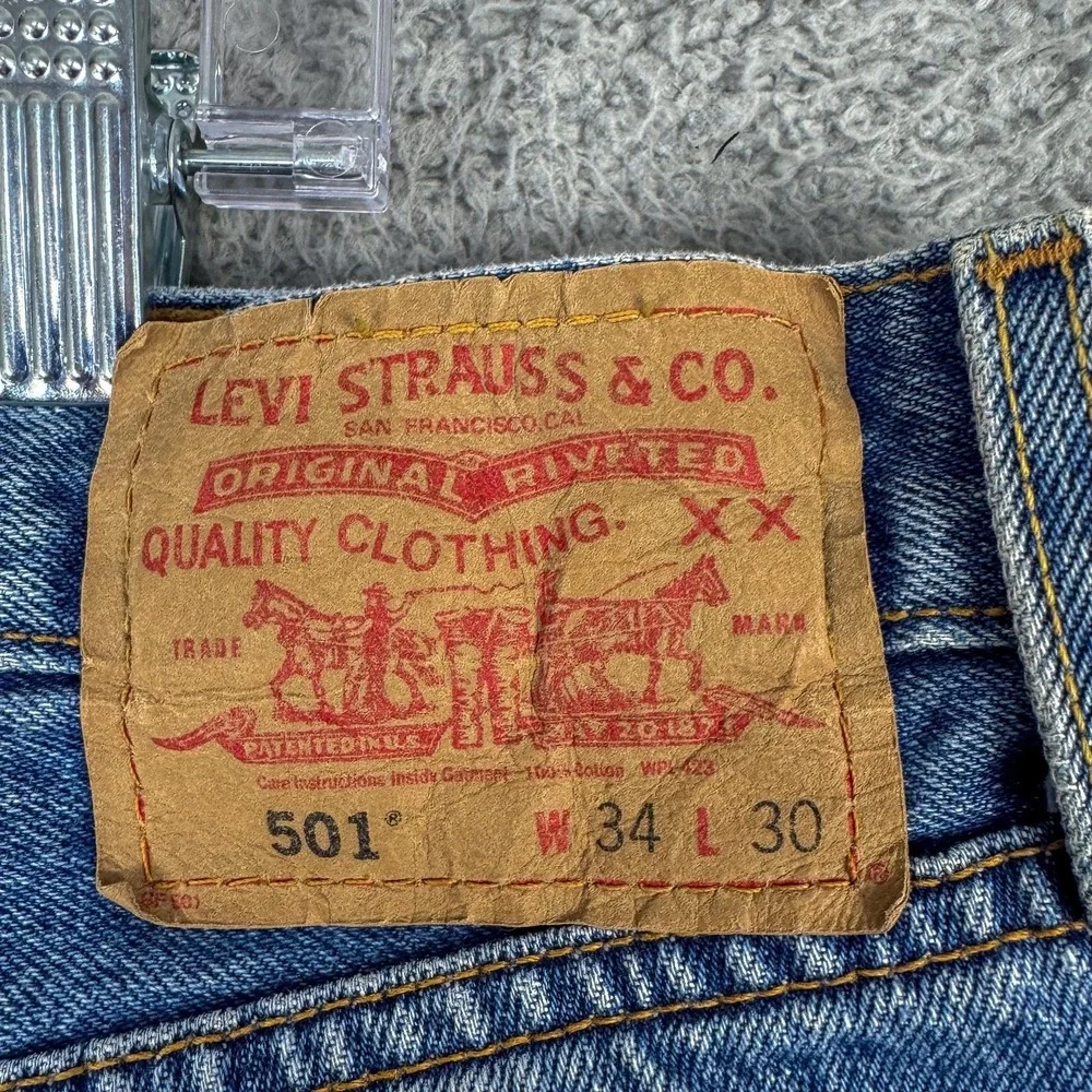 Levis 501 Jeans Mens 34 Blue Medium‎ Wash Straight Button Fly Denim Fits 34x29